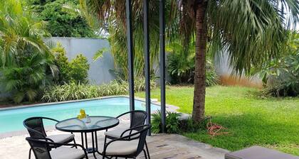 Votre propre villa avec piscine privée dans un jardin tropical
