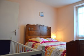 4 chambres, fer et planche à repasser, Wi-Fi gratuit, draps fournis