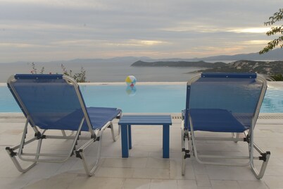 Villa Stella, piscina, junto a la playa, cerca de Atenas 