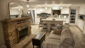 Smart-TV, Kamin, DVD-Player