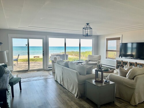Beautiful Luxury Beachfront Home on Lake Huron - Spectacular Views/ Sugar Sand 