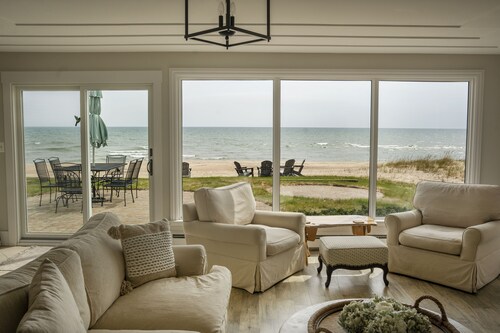 Beautiful Luxury Beachfront Home on Lake Huron - Spectacular Views/ Sugar Sand 