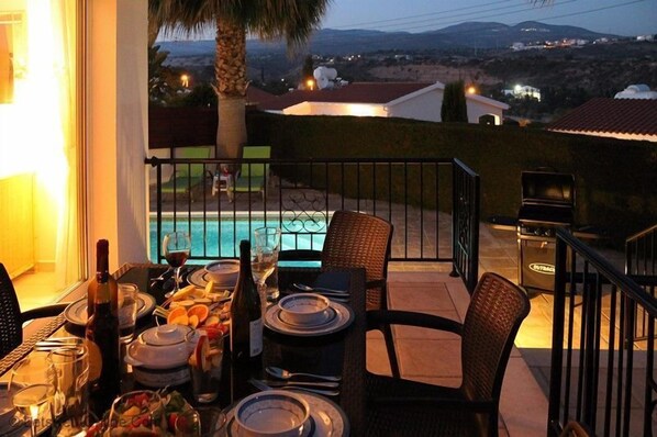 Outdoor dining