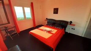 4 bedrooms, desk, iron/ironing board, free WiFi