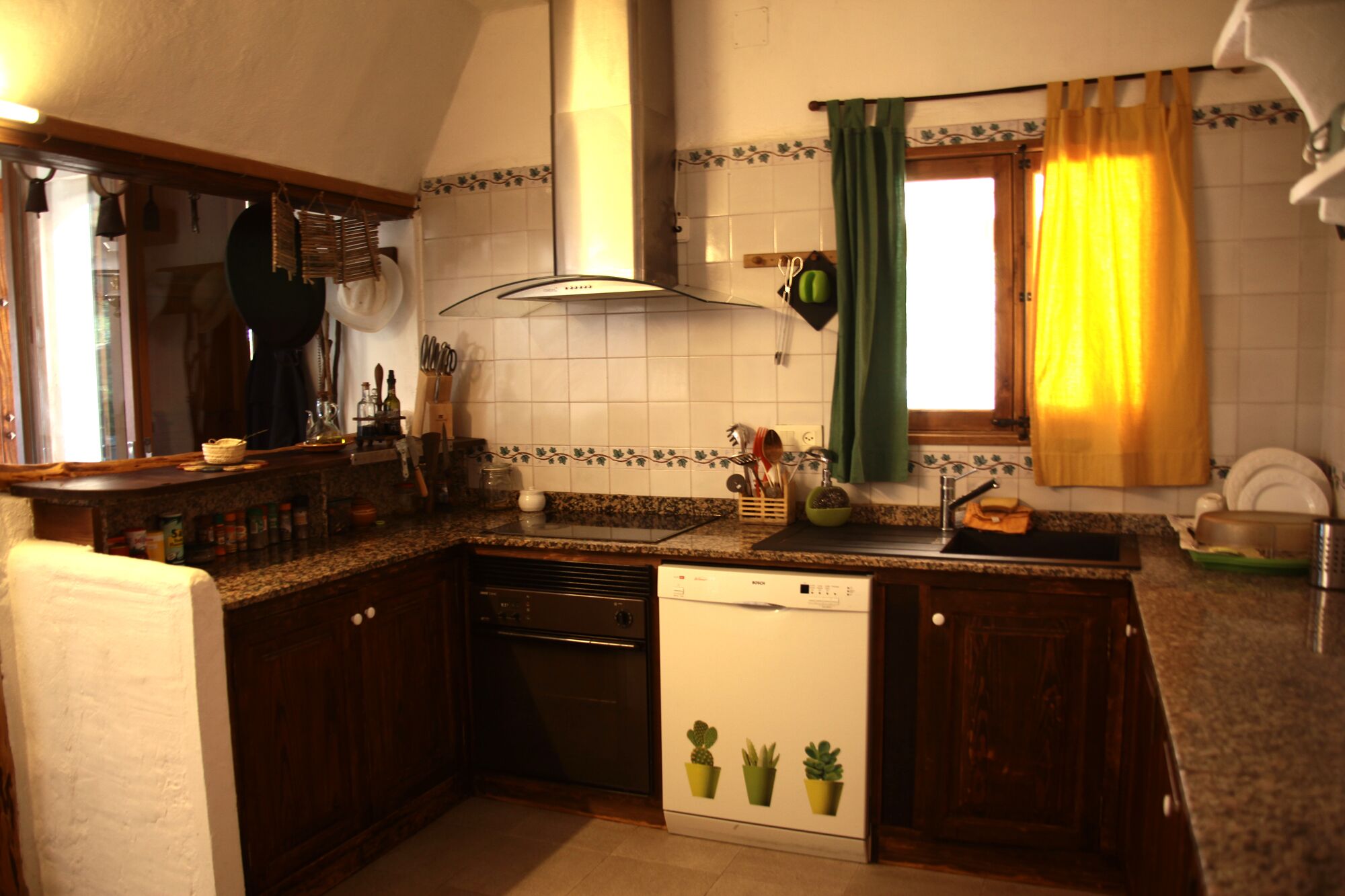 Beautiful design villa amongst vineyards, with pool, BBC & mountains views