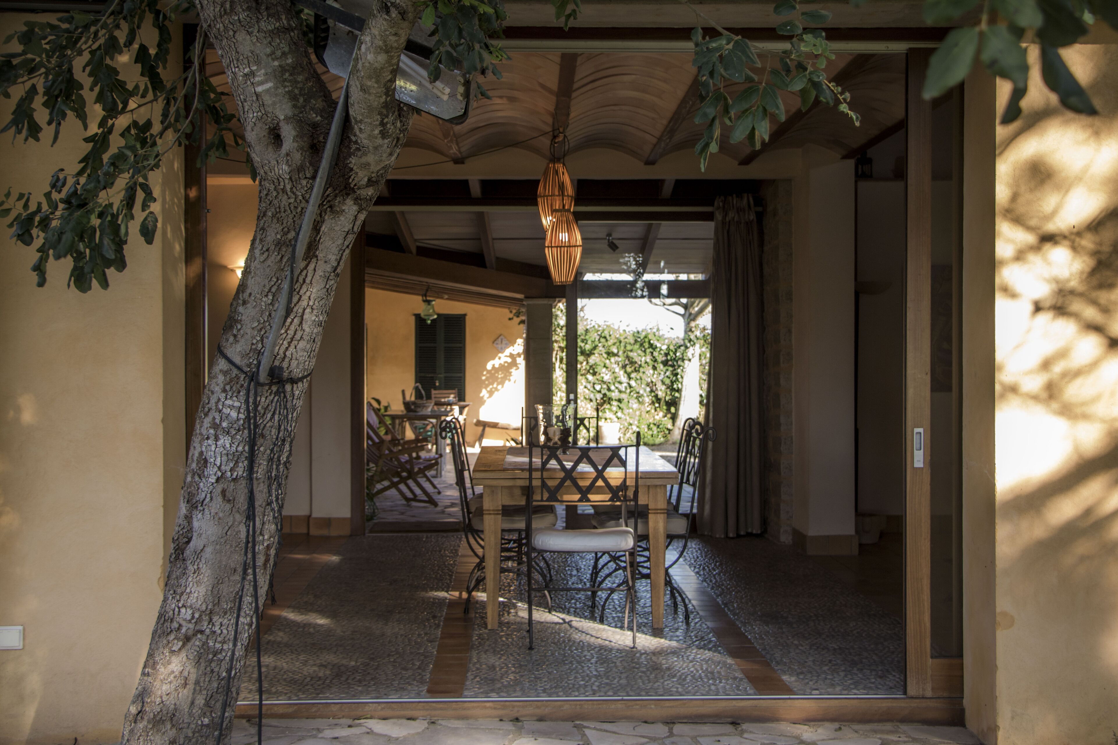 Beautiful design villa amongst vineyards, with pool, BBC & mountains views