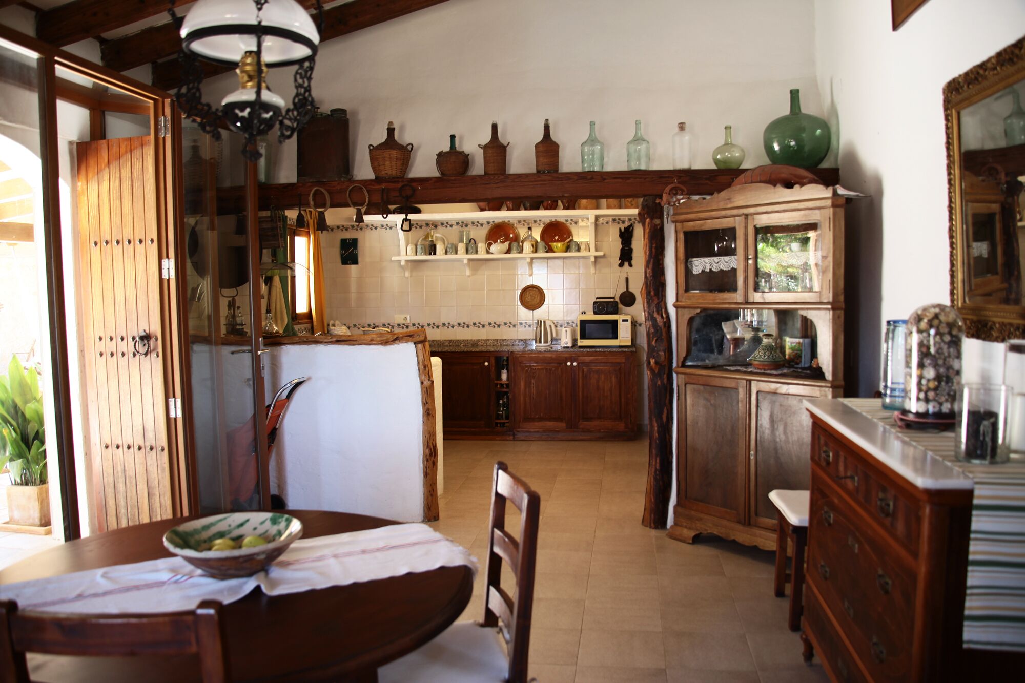 Beautiful design villa amongst vineyards, with pool, BBC & mountains views