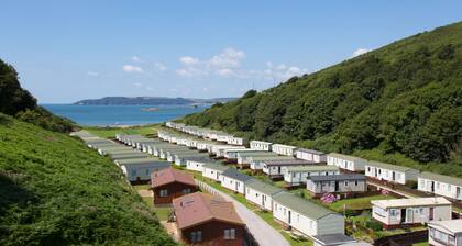 2 Bed Heritage Apartment Within Grade 2 Listed Country House, 200m to beach