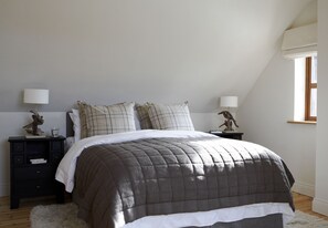 2 bedrooms, iron/ironing board, free WiFi, bed sheets - Luxury ocean-front cottage with private beach.  ALASTAIR SAWDAY RECOMMENDED (Sneem)