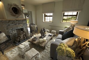 Smart TV, fireplace, DVD player, books - Luxury ocean-front cottage with private beach.  ALASTAIR SAWDAY RECOMMENDED (Sneem)