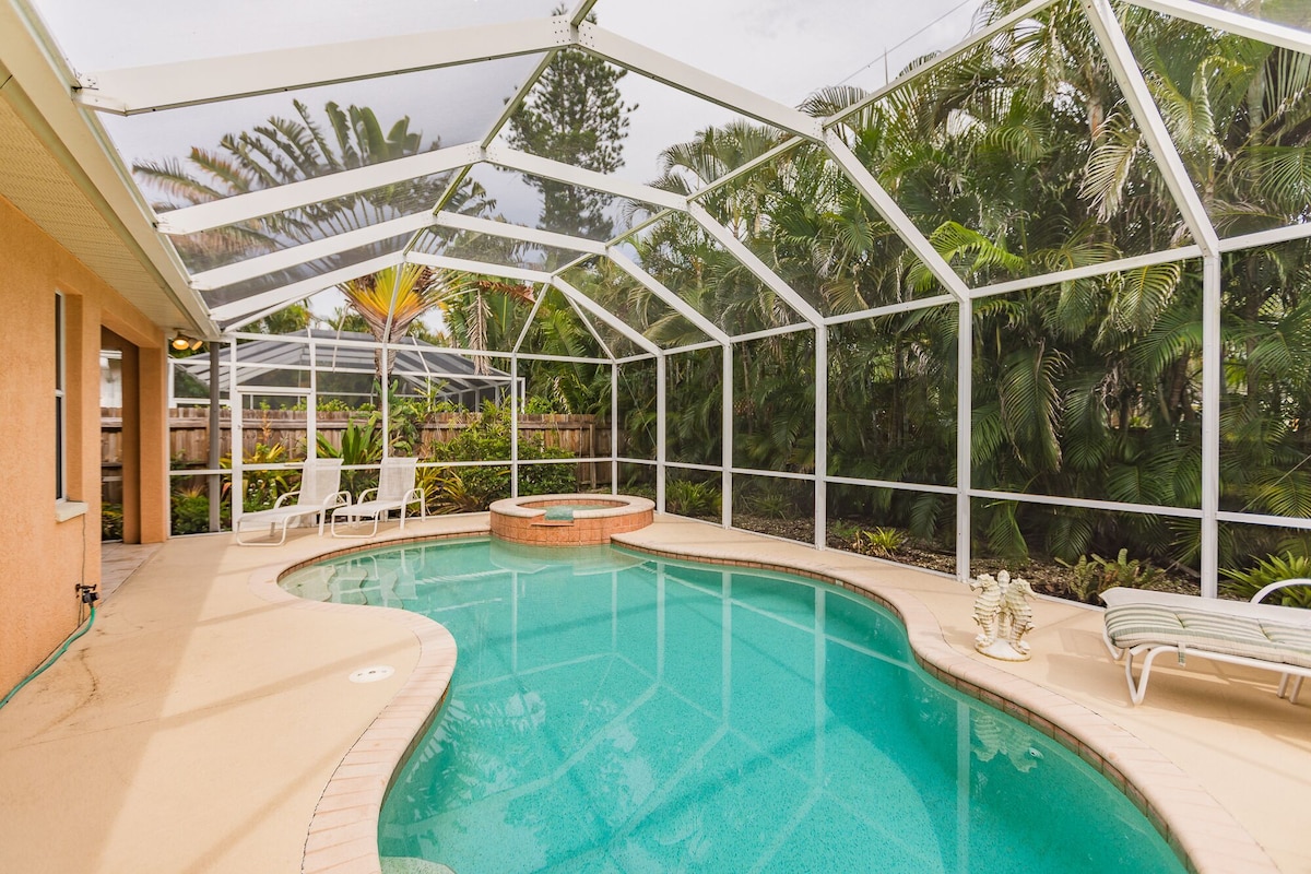 Tuscan Villa ▪ Walk to Beach ▪ Heated pool & SPA ▪
