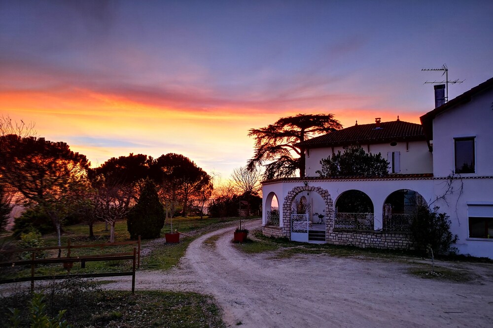 Lots of charm for this house 3 ears, brand new, with its unparalleled panoramic view