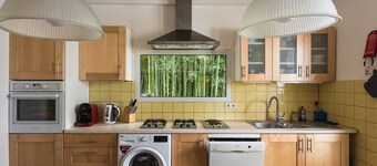 Comfortable Basko-Landaiser-Villa near the sea with terrace and garden