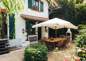 屋外ダイニングエリア