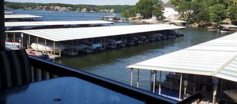 C 207 Lake front condo with beautiful view! 