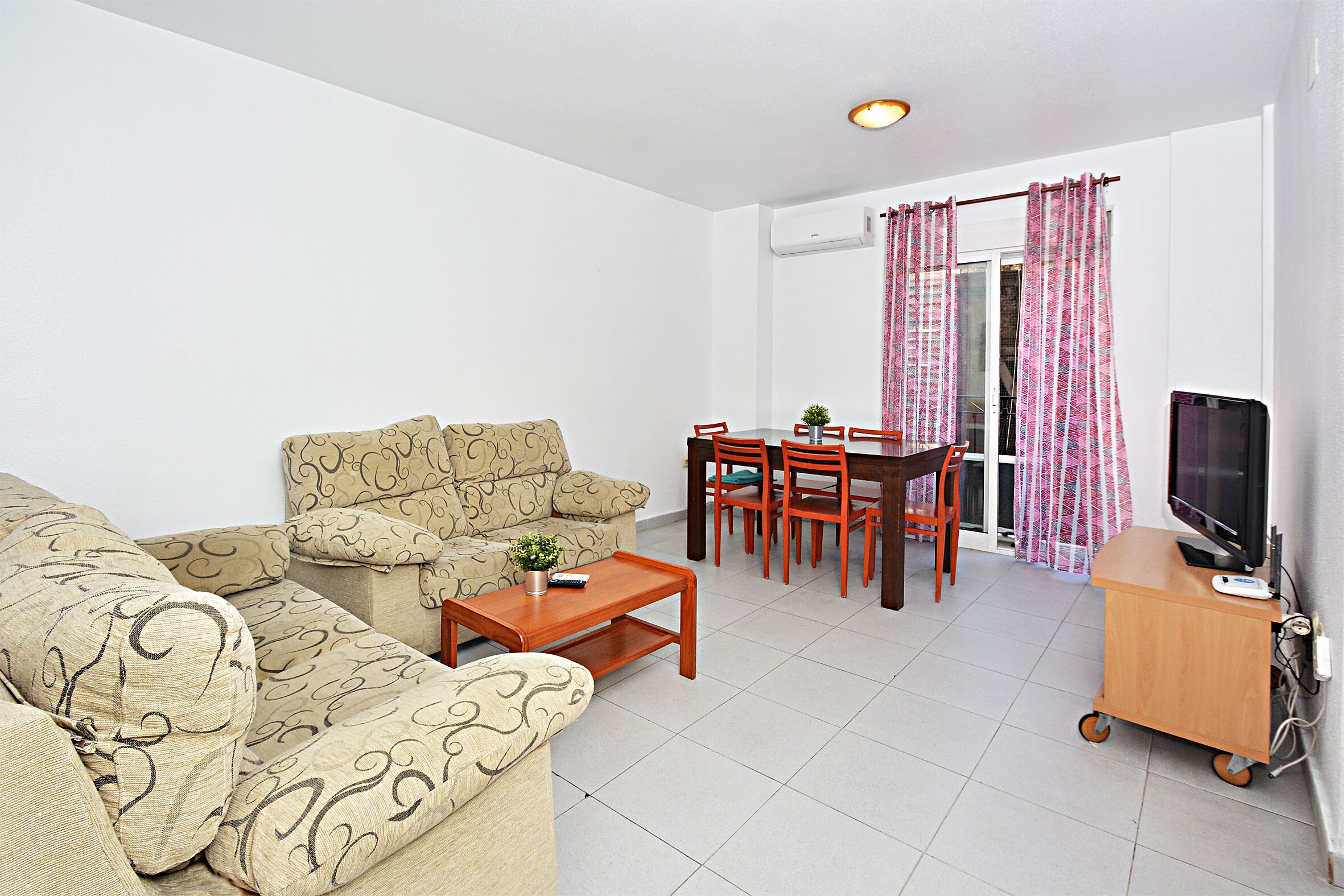 Apartment for 6 people in the center of Alicante fully equipped