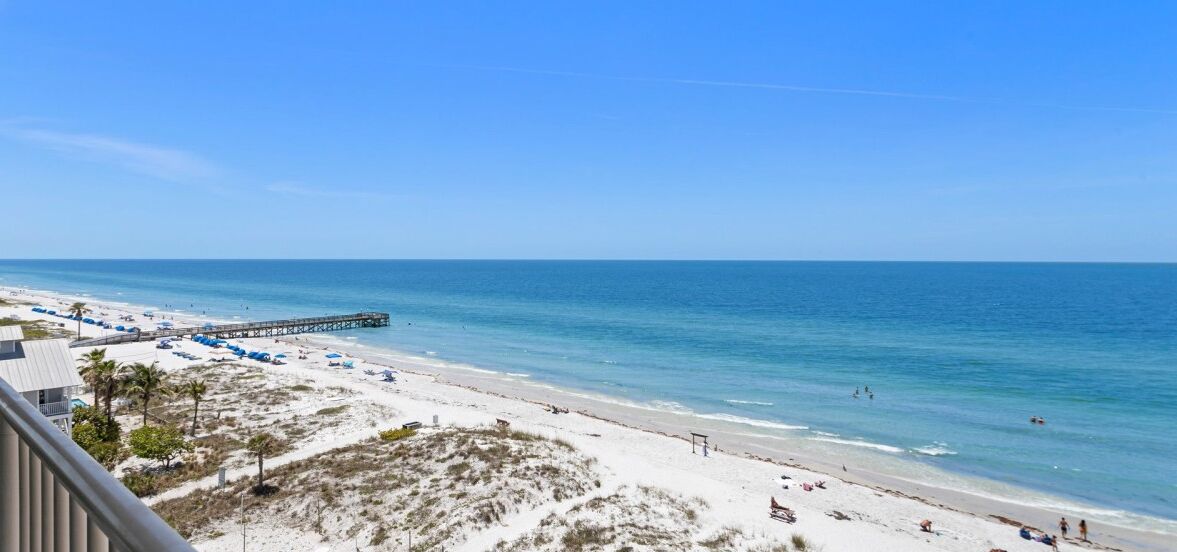 7th Floor Gulf front Great beach view!