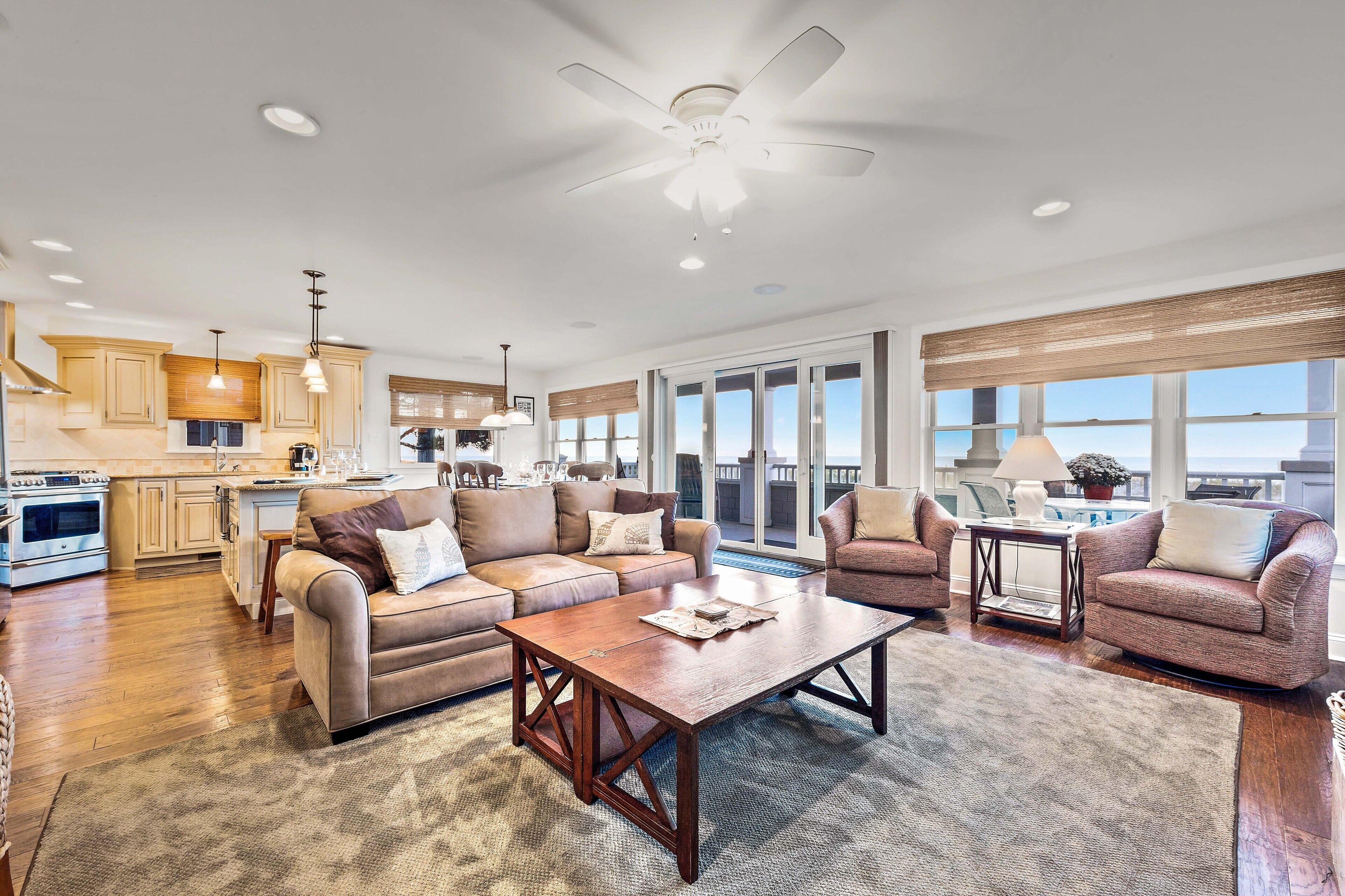 Large 5BR , 3Bth - 2000+ SF. Oceanfront, Elevator, Great Views, Big beach!!