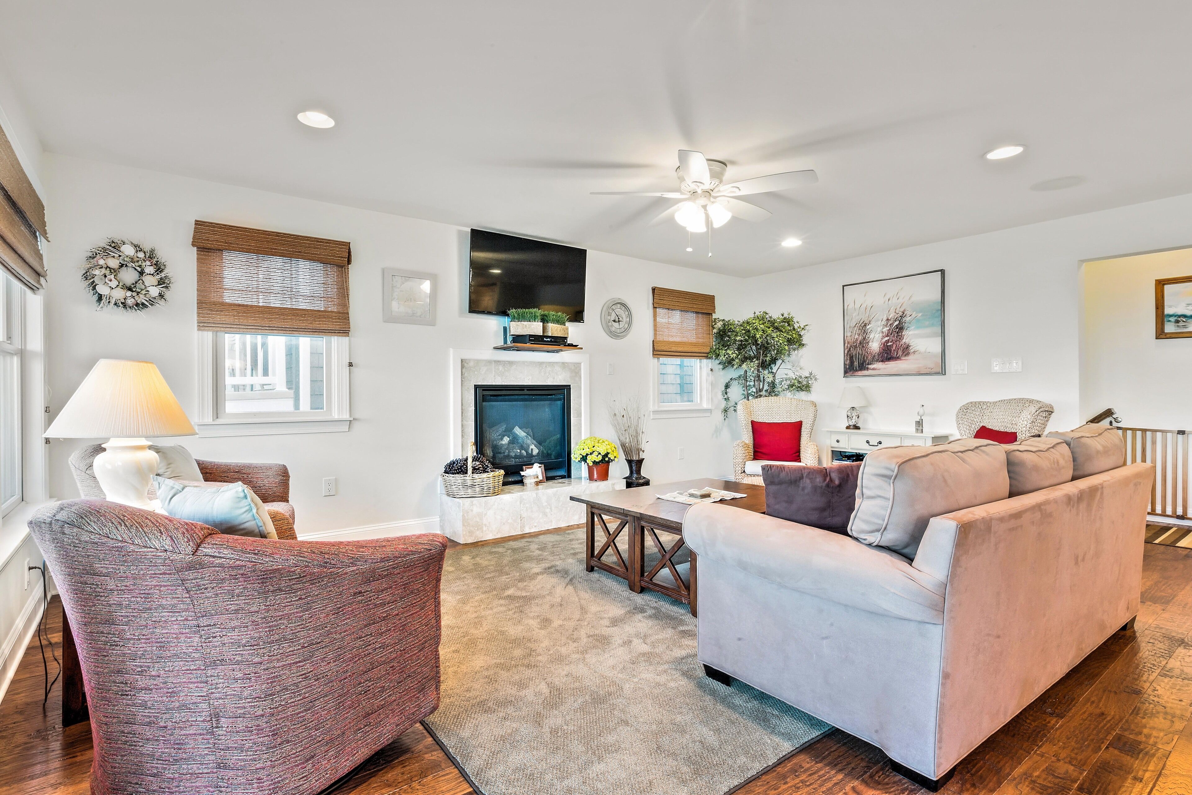 Large 5BR , 3Bth - 2000+ SF. Oceanfront, Elevator, Great Views, Big beach!!