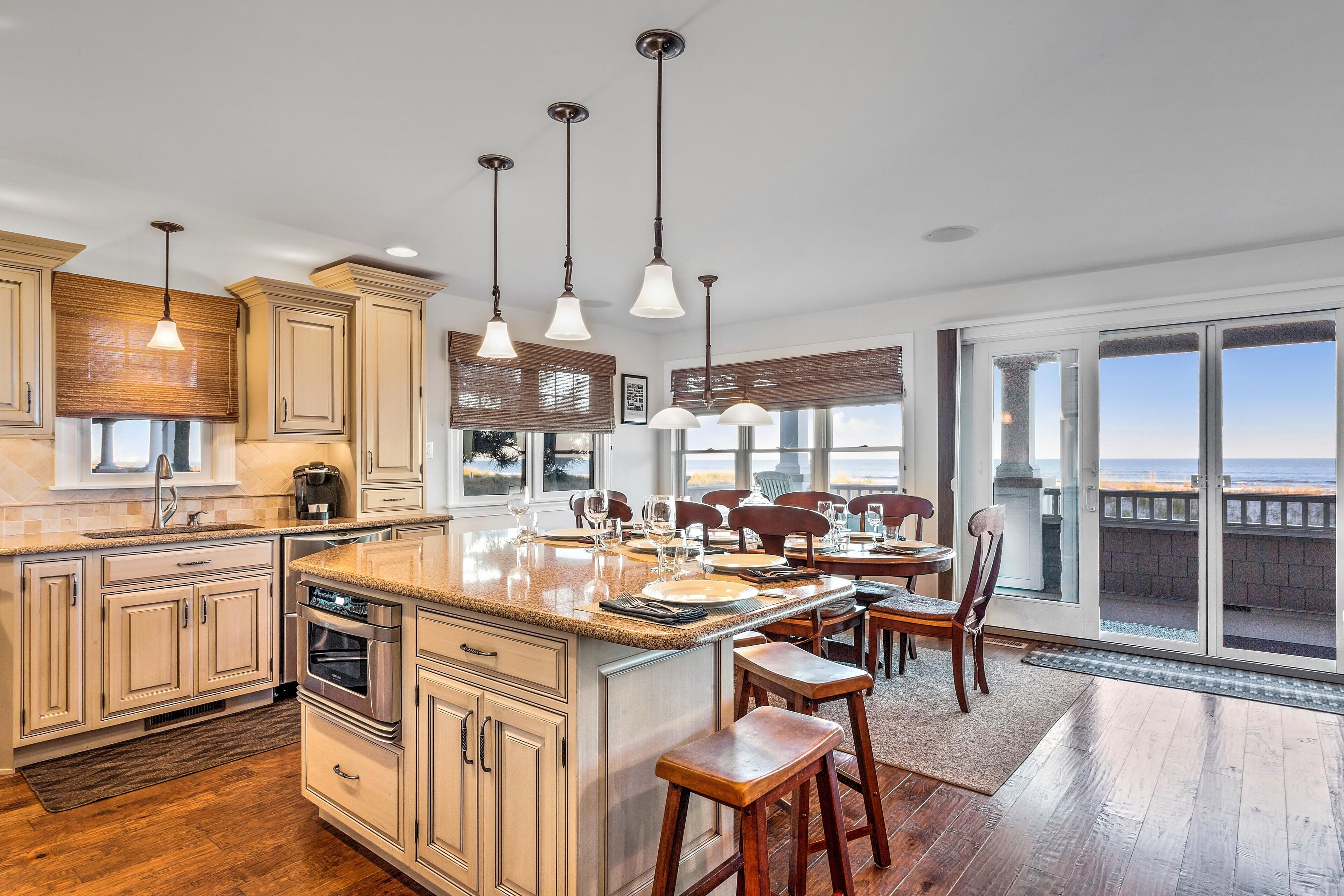 Large 5BR , 3Bth - 2000+ SF. Oceanfront, Elevator, Great Views, Big beach!!