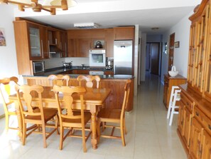 Fridge, microwave, oven, stovetop - 3 BEDROOM FAMILY HOUSE IN BAJAMAR, SAN CRISTOBAL DE LA LAGUNA, (San Cristóbal de La Laguna)