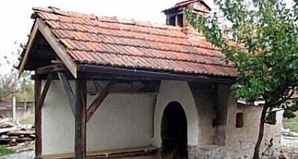 Converted farmhouse near mountain resort, skiing, summer activities, sightseeing