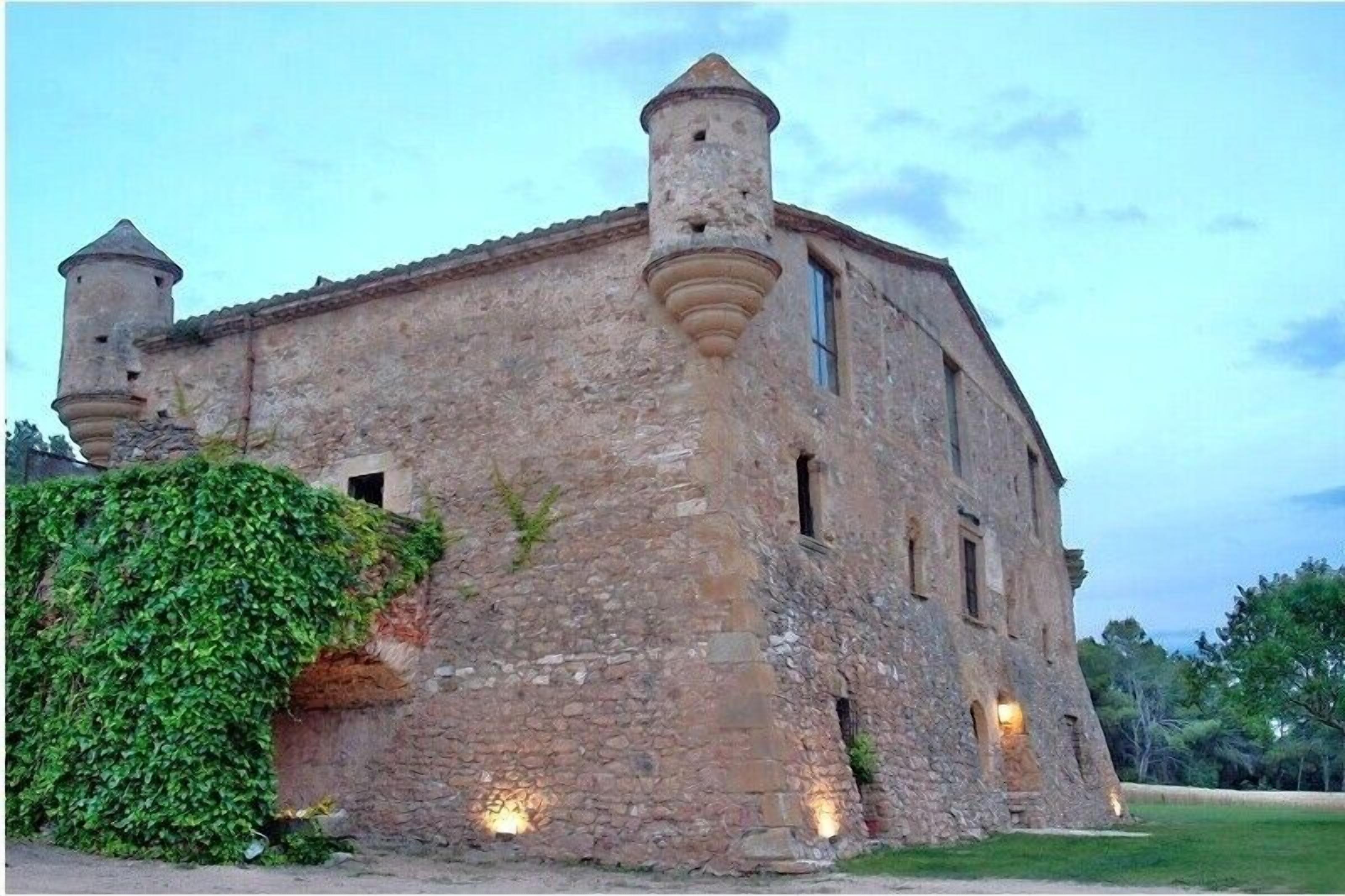 Luxury historic holiday home, which sleeps 14 (+3) 5 km. from the beach