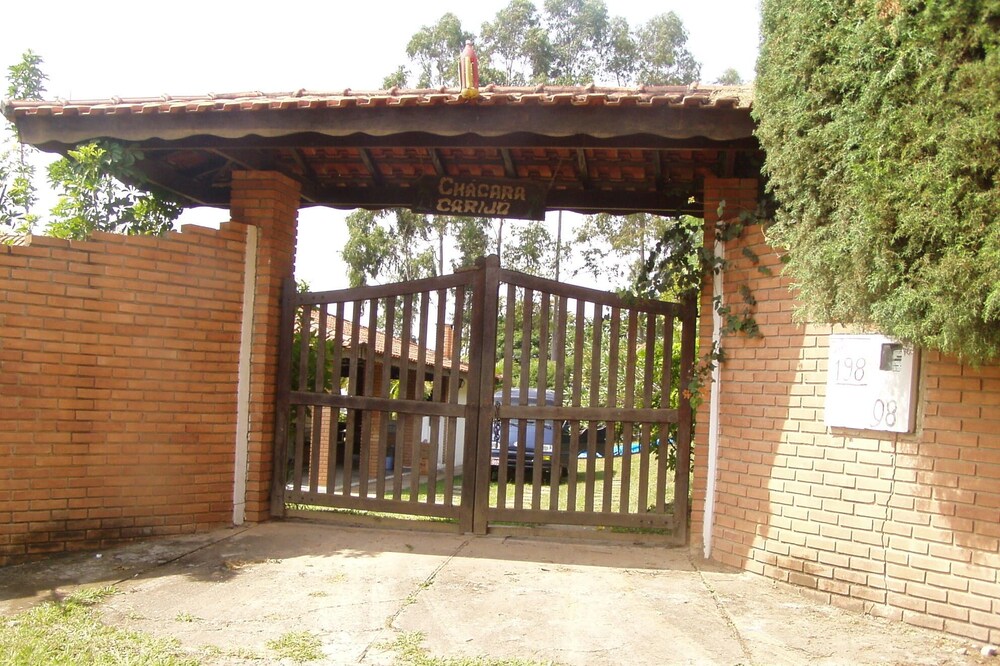Large Chacara with pool, barbecue and accommodation for 16 people