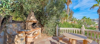 Traditional Spanish house with private swimming pool