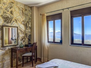 3 bedrooms, in-room safe, iron/ironing board, free WiFi