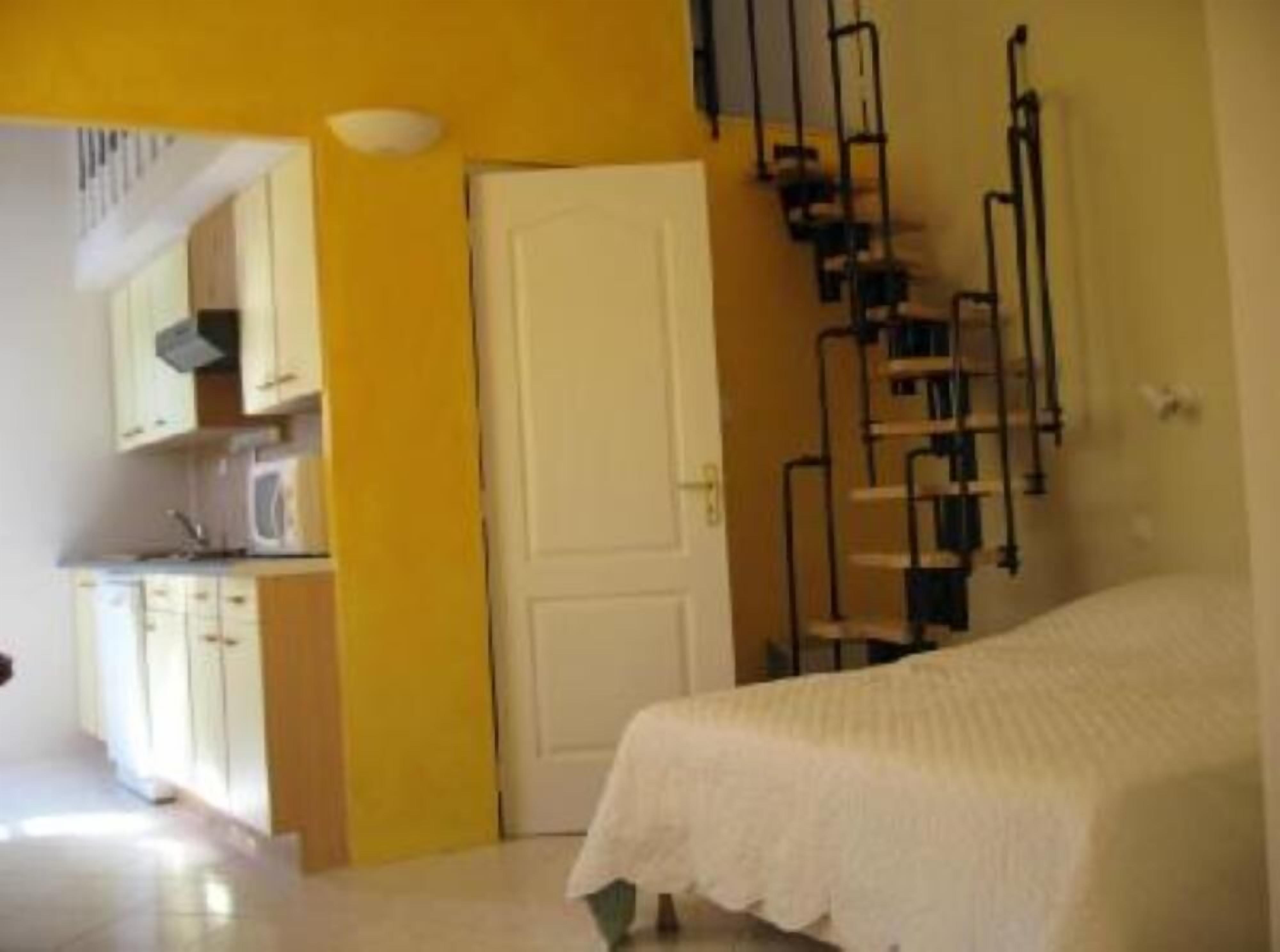 Saint Clair Beach,50meters from the sea, apartment with large terrace and access to swimming pool