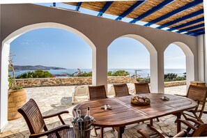 Outdoor dining - Syros: VILLA ANNITA, BY  THE AEGIAN SEA WITH EXTRAORDINARY VIEW (Syros)