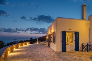 Exterior - Syros: VILLA ANNITA, BY  THE AEGIAN SEA WITH EXTRAORDINARY VIEW (Syros)