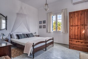 5 bedrooms, desk, soundproofing, iron/ironing board - Syros: VILLA ANNITA, BY  THE AEGIAN SEA WITH EXTRAORDINARY VIEW (Syros)