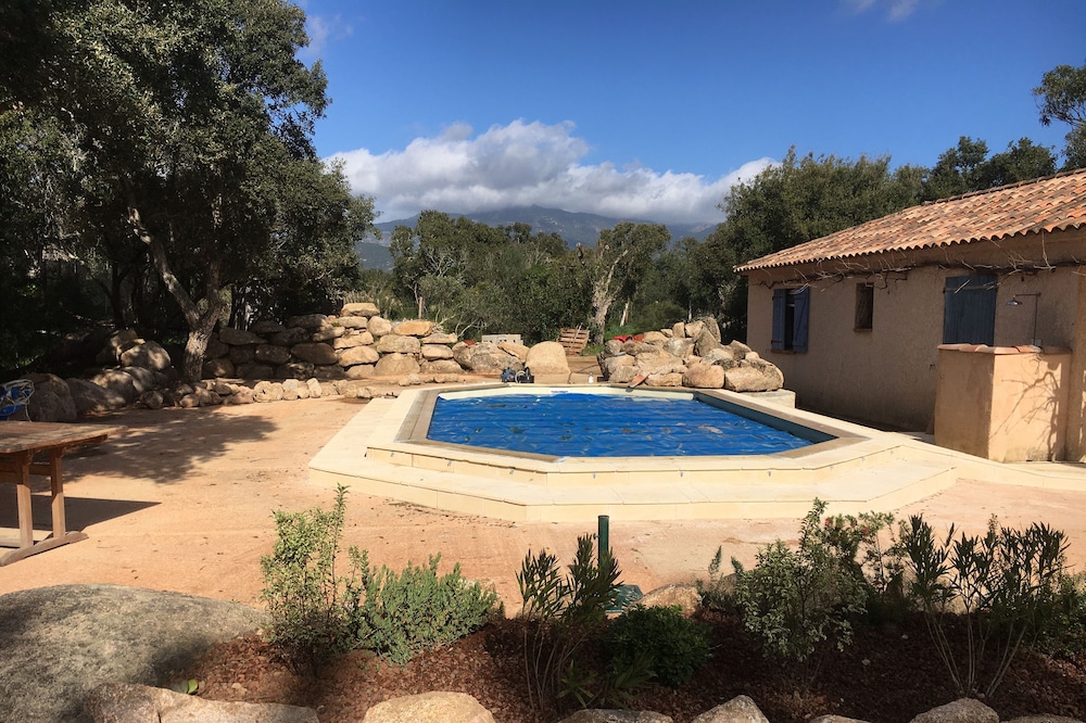 Corsica Extreme-South. Seaside, Swimming Pool - 10/12 people