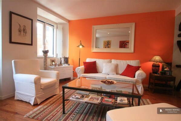 TV, DVD player, books, stereo