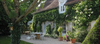 Beautiful cottage with pool , LOIRE VALLEY close to ORLEANS .1 hour from Paris .