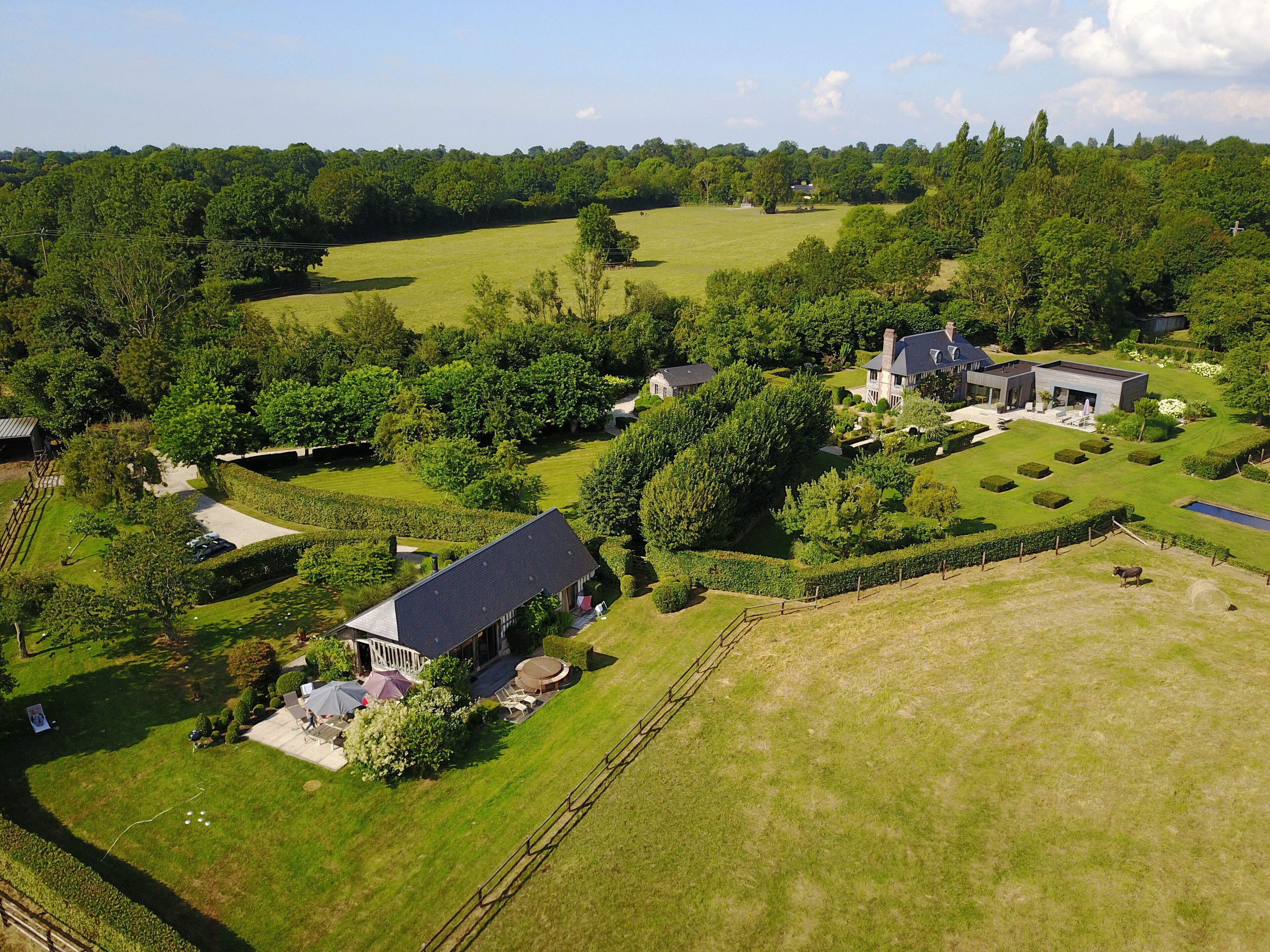 Gite de charme near Deauville, heated outdoor hot tub , 4 adults and guest room