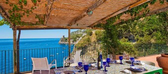 Luxury villa, pool, sea access large terraces, stupendous views