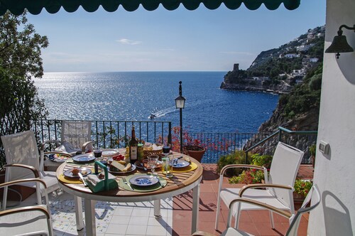 Luxury villa, pool, sea access large terraces, stupendous views