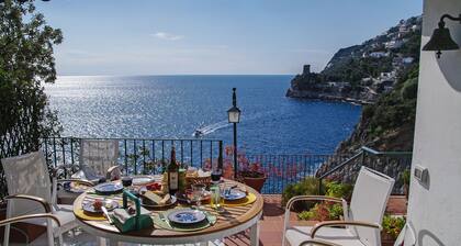Luxury villa, pool, sea access large terraces, stupendous views