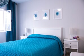 1 slaapkamer, een strijkplank/strijkijzer, gratis wifi, beddengoed