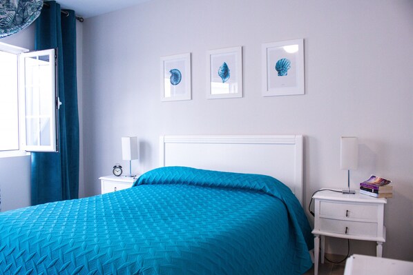 1 slaapkamer, een strijkplank/strijkijzer, gratis wifi, beddengoed