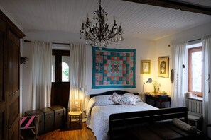 6 chambres, fer et planche à repasser, Wi-Fi, draps fournis