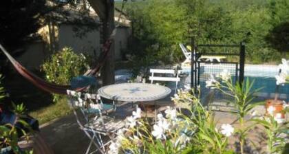 Stone house of character in a typical Provencal hamlet