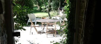 House with character, rustic style House with garden, weekly rental 