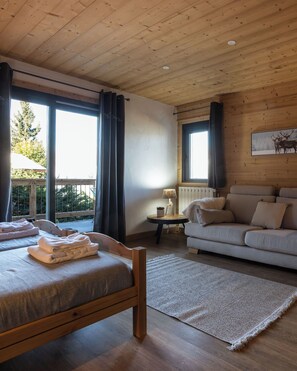 Smart TV, video games, table football, books - Chalet Mathilde - Beautiful chalet 30m to piste, sauna, hot tub, ski room, views (La Plagne Tarentaise)
