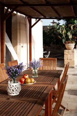 Outdoor dining - Otranto: Apartment/ flat in farm close to  Otranto (Otranto)