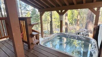 Tina de hidromasaje al aire libre