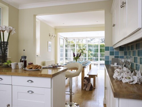 Delightful seaside house with large secluded rear garden sleeps maximum 8 people